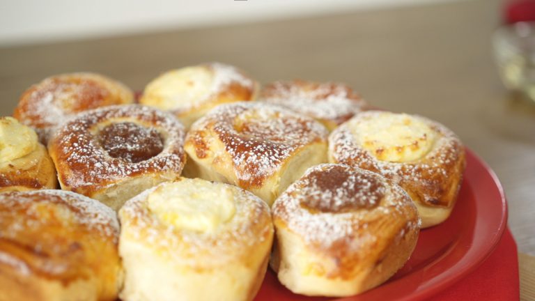 Солодкий чеський хліб з трьома начинками