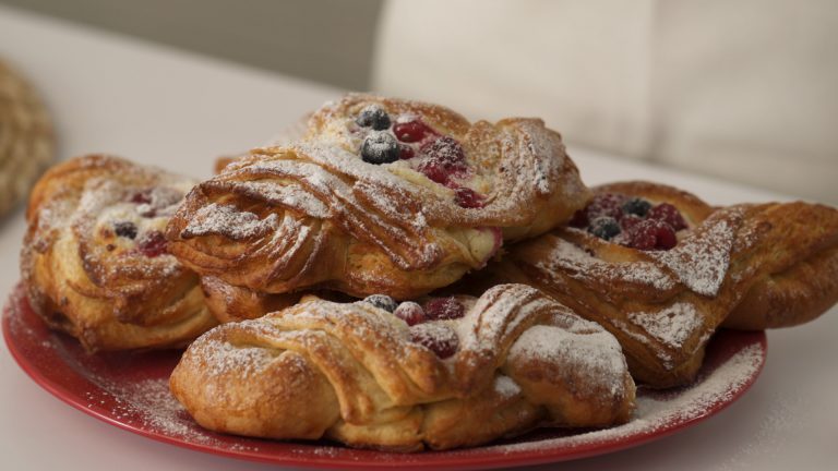 ASMR Рецепт: Слойка з ягодами