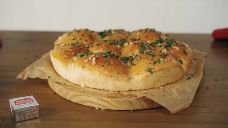 Пампушки з часничком з картопляного тіста