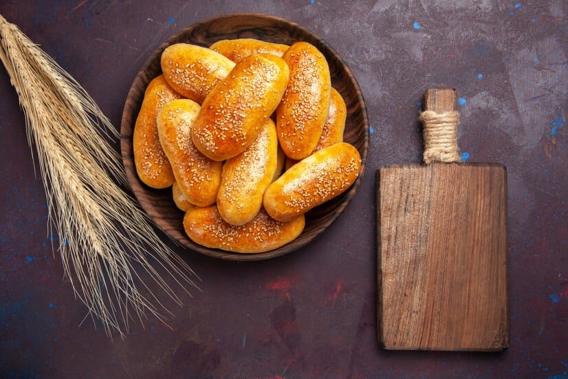 При якій температурі випікати пиріжки, щоб отримати золотисту скоринку?